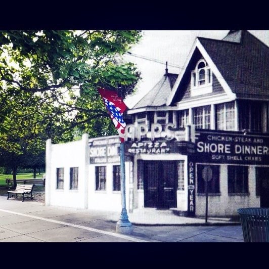 The App’s Restaurant building, with signs for pizza and shore dinners