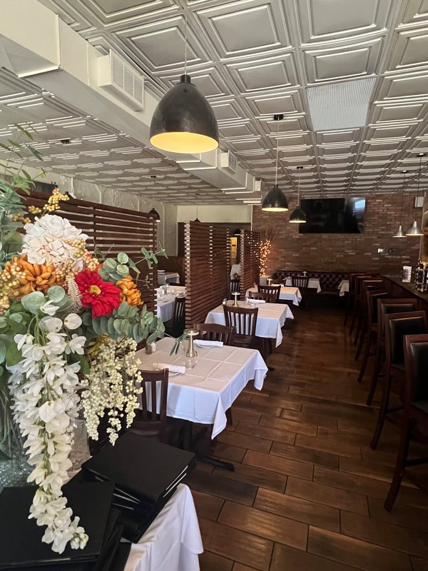 The App’s Restaurant dining room with white tablecloths and a large flower arrangement